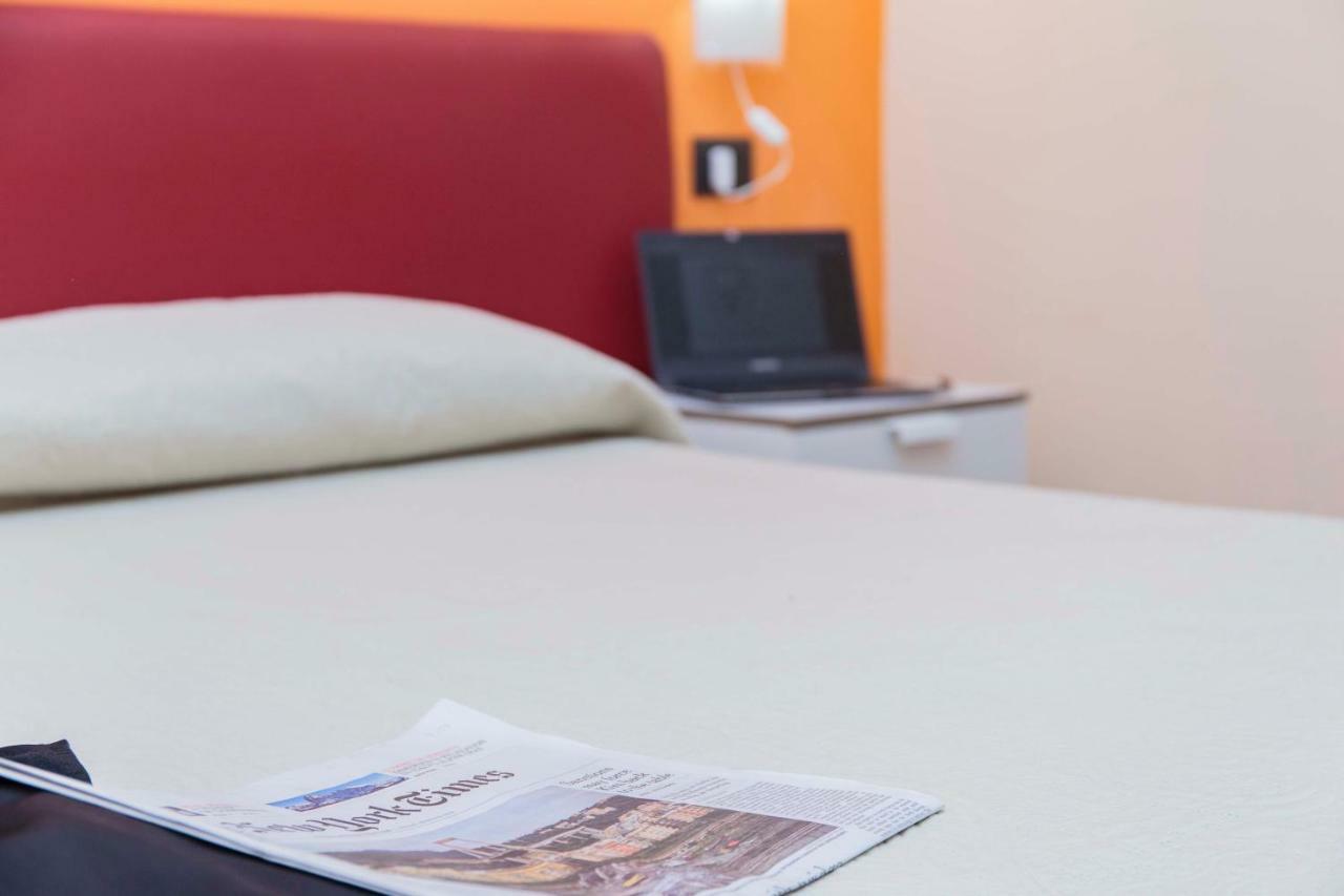 Palazzo Carafa Della Spina Room And Apartment Napoli Eksteriør bilde