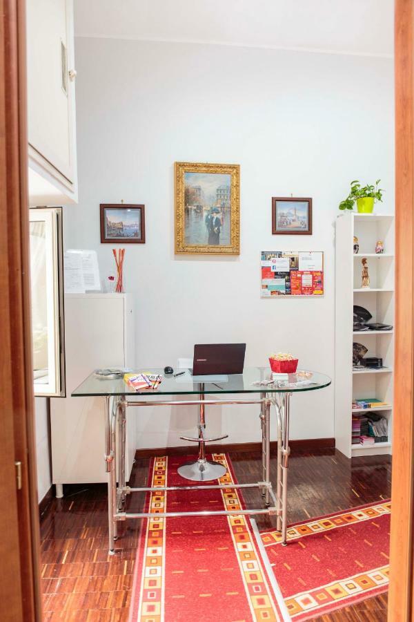 Palazzo Carafa Della Spina Room And Apartment Napoli Eksteriør bilde